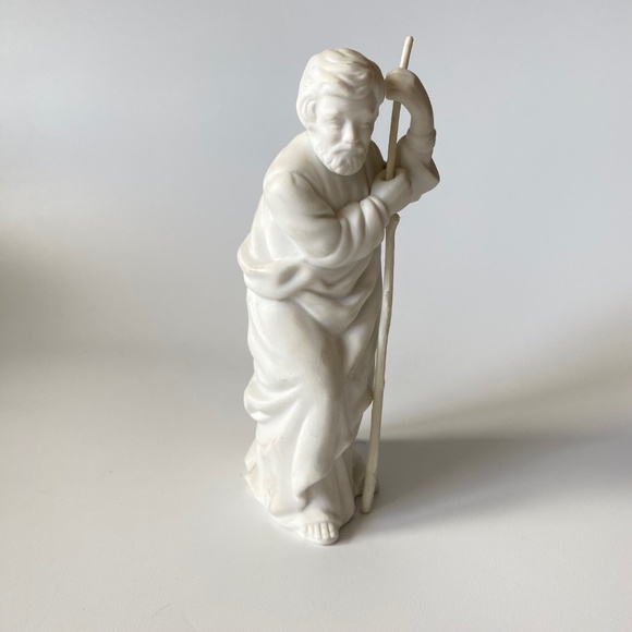 Vintage Avon Nativity Collectibles: “Joseph”, Bisque Porcelain Figurine, 1981 - Picture 4 of 7